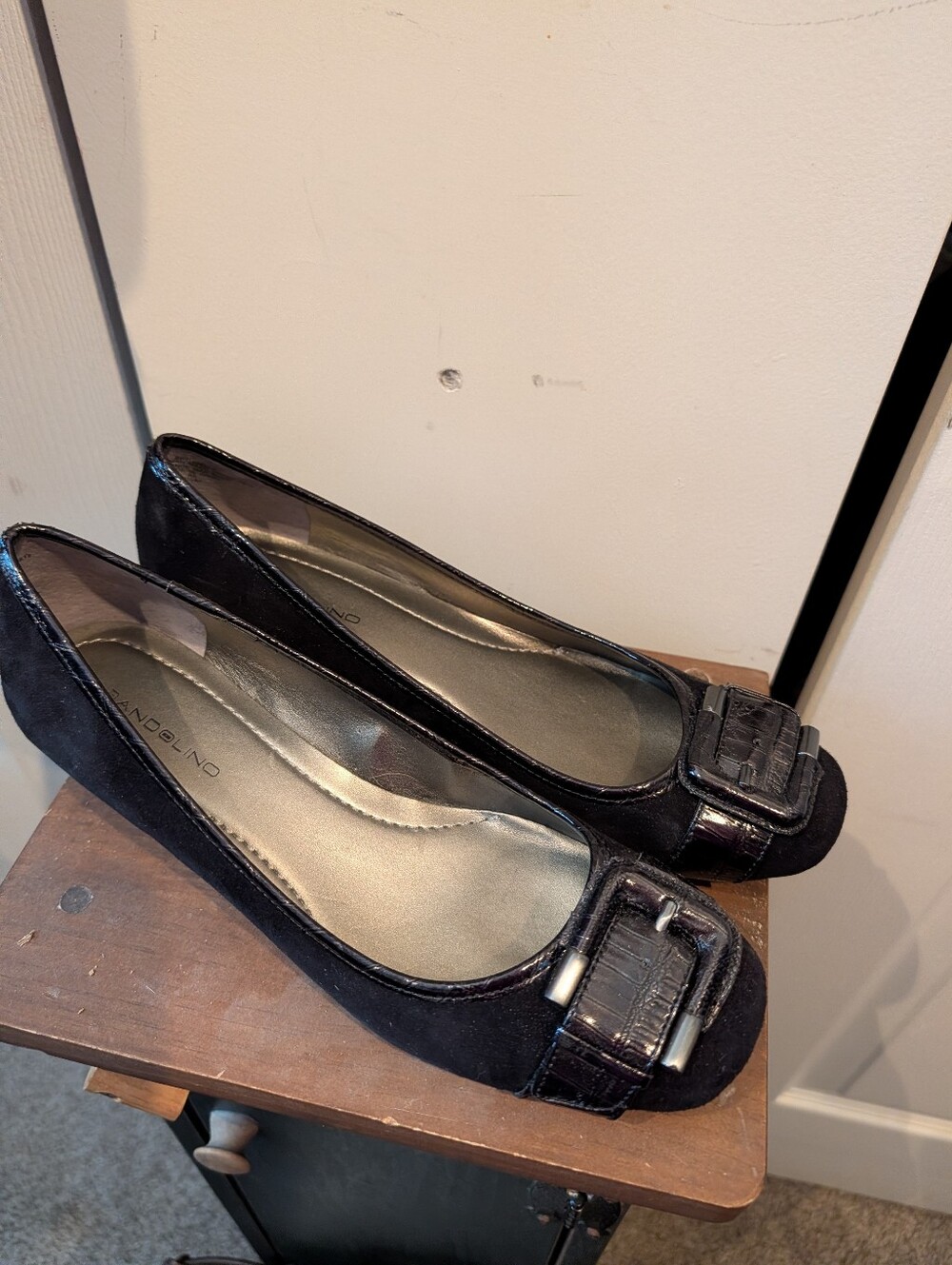 Bandolino Black Buckle-Front Suede Flats